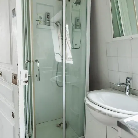 Two-rooms Apt Near Sacre-coeur Apartment *